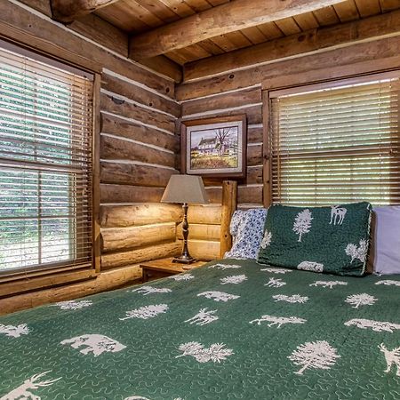 Very Private, Real Log Cabin With Hot Tub! Sevierville Exteriér fotografie