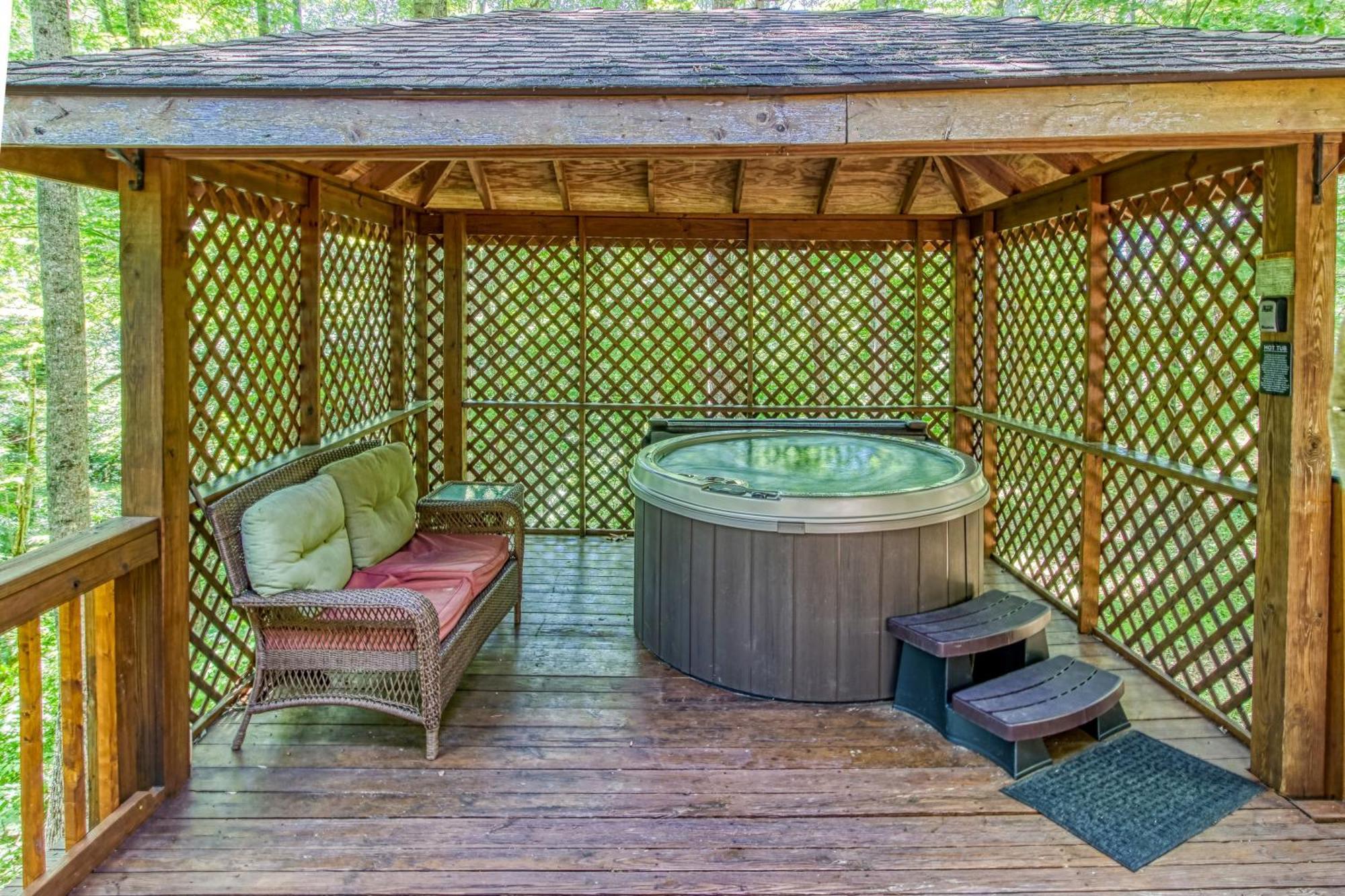 Very Private, Real Log Cabin With Hot Tub! Sevierville Exteriér fotografie